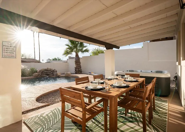 Holiday home Game Pool Hottub Modern Desert Oasis