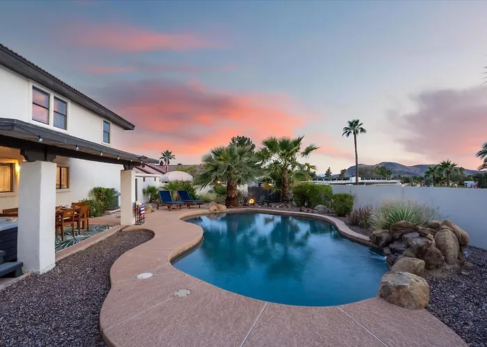 Game Pool Hottub Modern Desert Oasis Holiday home *