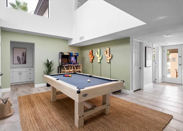 Holiday home Game Pool Hottub Modern Desert Oasis