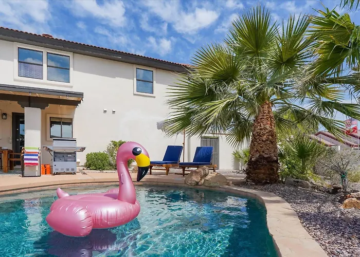 Holiday home Game Pool Hottub Modern Desert Oasis *