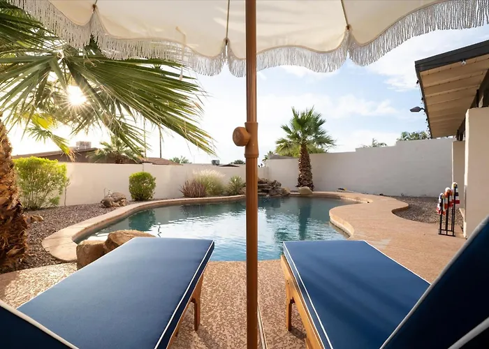 Holiday home Game Pool Hottub Modern Desert Oasis
