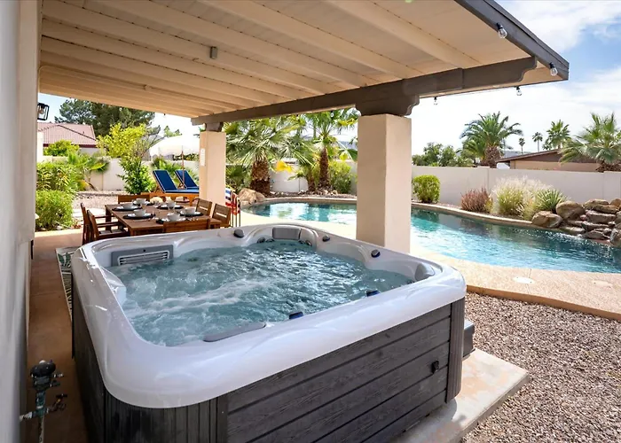 Game Pool Hottub Modern Desert Oasis Holiday home *