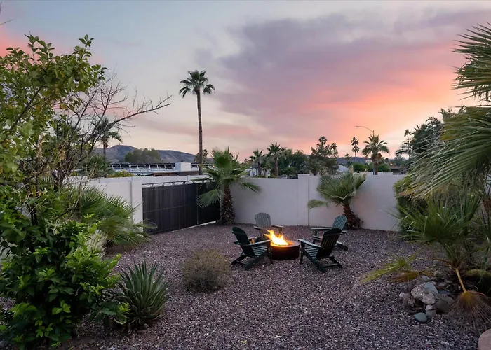 Game Pool Hottub Modern Desert Oasis Holiday home *