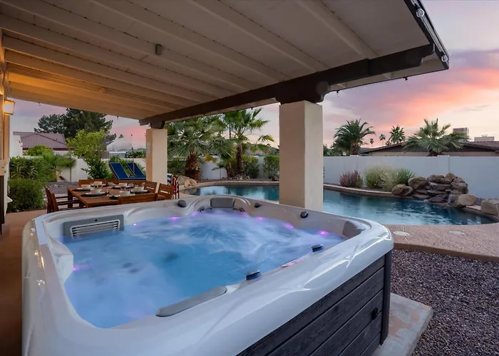 Game Pool Hottub Modern Desert Oasis Holiday home *